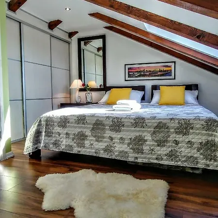 2 Bedroom 2 Bathroom Sea View, Private Free Parking شقة