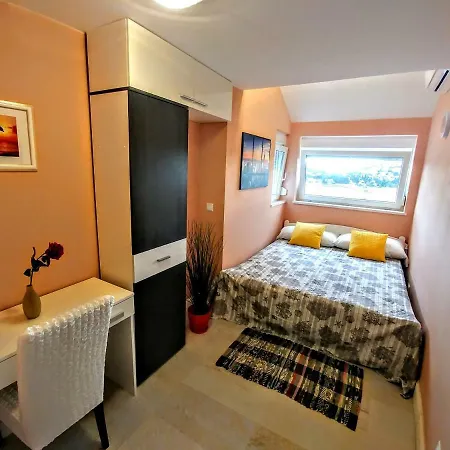 2 Bedroom 2 Bathroom Sea View, Private Free Parking دوبروفينك