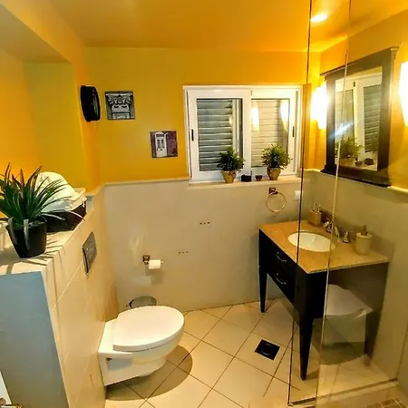 2 Bedroom 2 Bathroom Sea View, Private Free Parking دوبروفينك