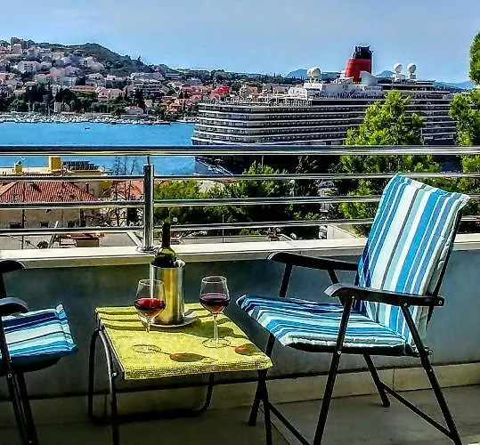 2 Bedroom 2 Bathroom Sea View, Private Free Parking Ντουμπρόβνικ