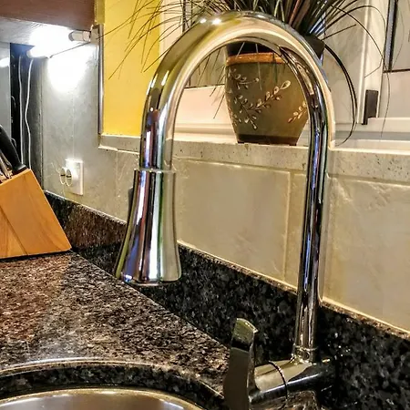 2 Bedroom 2 Bathroom Sea View, Private Free Parking Appartamento *