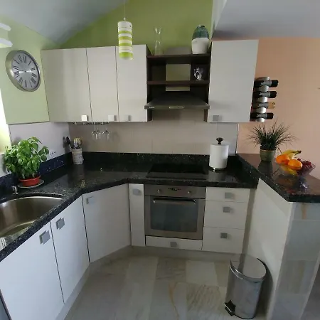 Apartment 2 Bedroom 2 Bathroom Sea View, Private Free Parking *