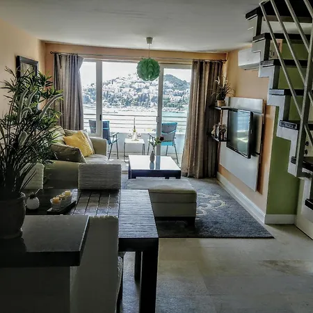 Apartament 2 Bedroom 2 Bathroom Sea View, Private Free Parking *