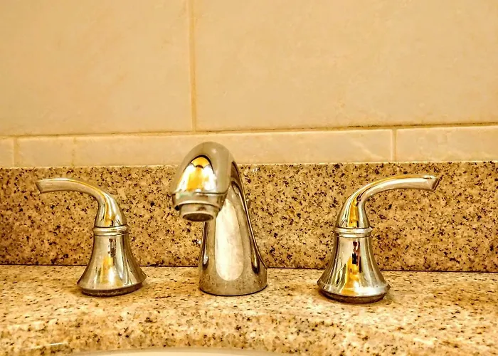 2 Bedroom 2 Bathroom Sea View, Private Free Parking