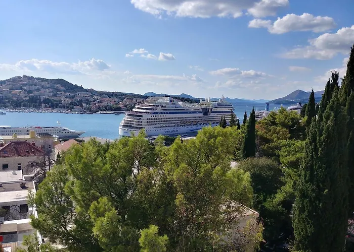 2 Bedroom 2 Bathroom Sea View, Private Free Parking * Dubrovník