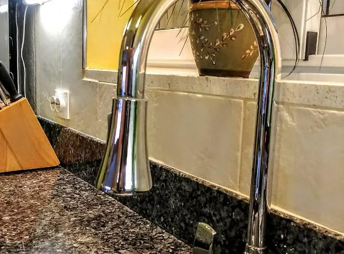 2 Bedroom 2 Bathroom Sea View, Private Free Parking 아파트 *