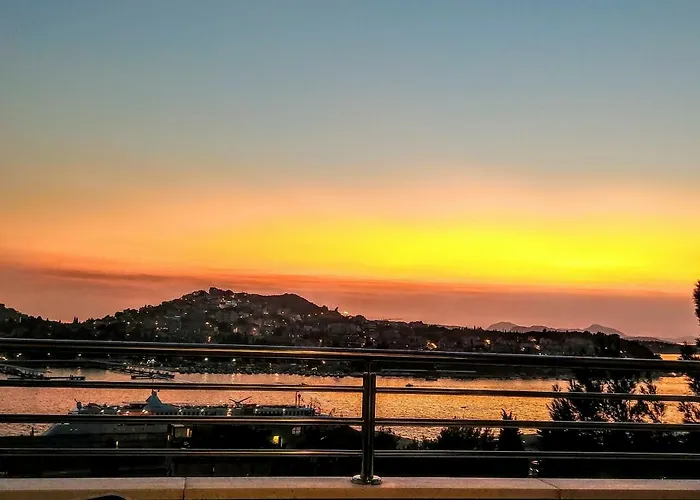2 Bedroom 2 Bathroom Sea View, Private Free Parking 아파트 두브로브니크