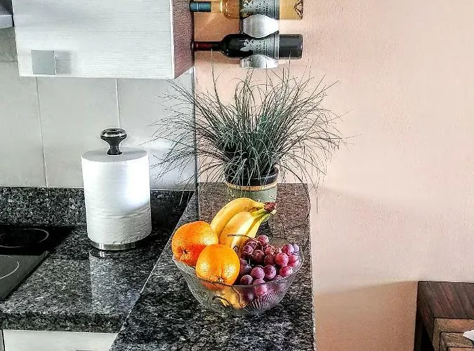 아파트 2 Bedroom 2 Bathroom Sea View, Private Free Parking *